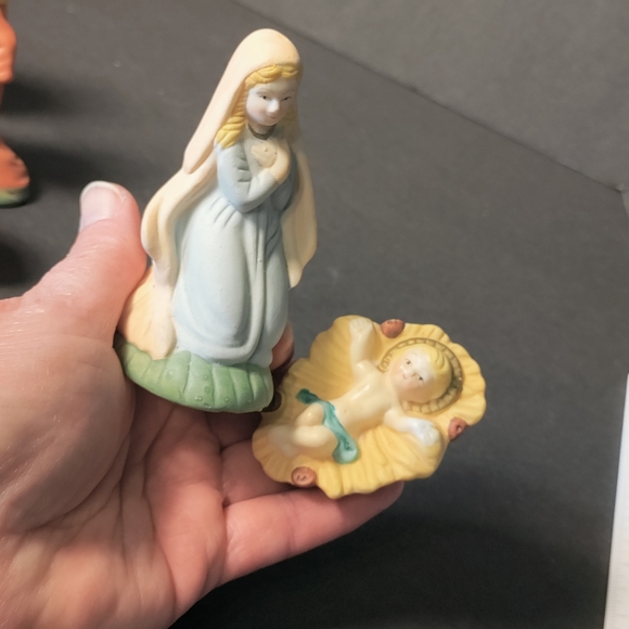 🎄PORCELAIN NATIVITY⭐ - Picture 6 of 16